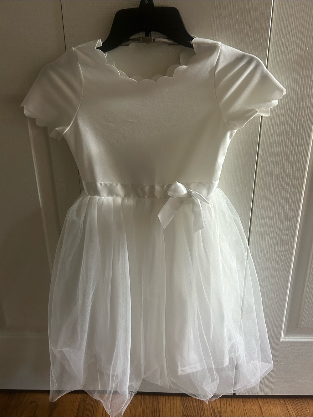 Arshiner Girls' White Scallop Neck Tulle Formal Dress